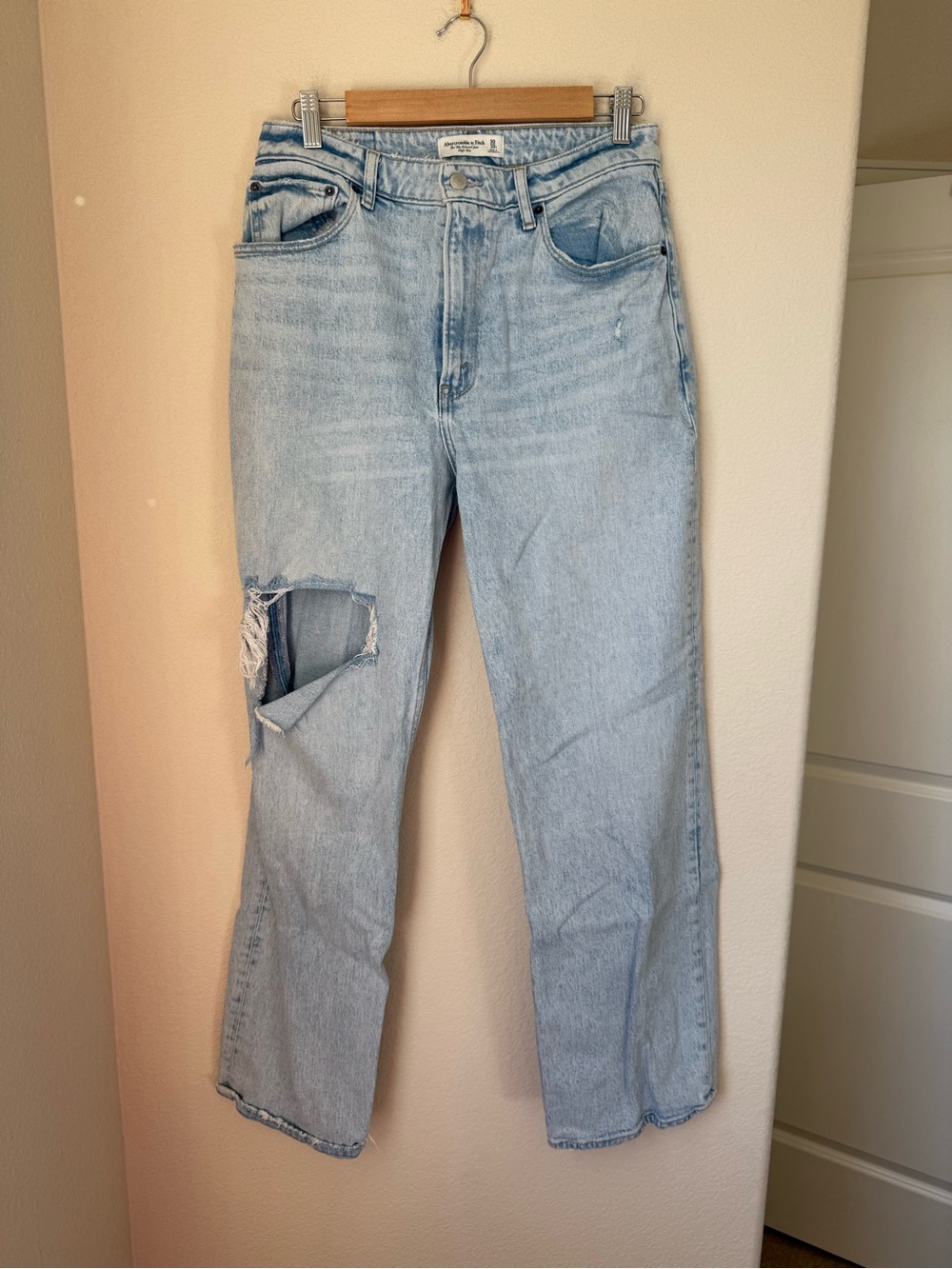 Abercrombie & Fitch The 90’s Relaxed Jean High Rise Size 30 | 10R